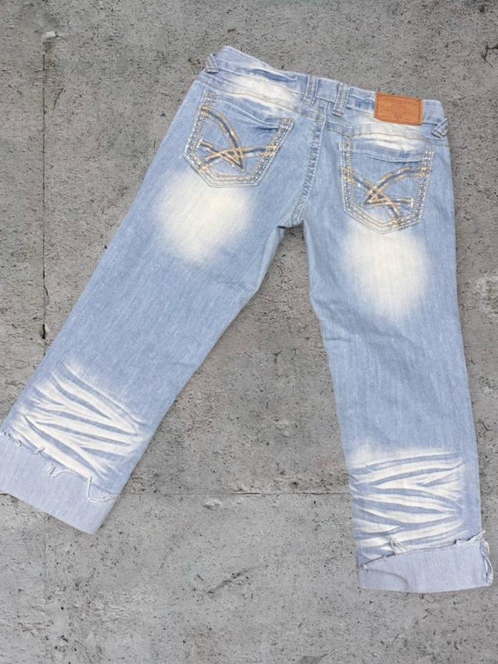Y2K blue low rise capri Jeans with distressed details